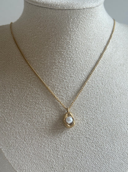 Aurora Pearl Necklace & Pendant