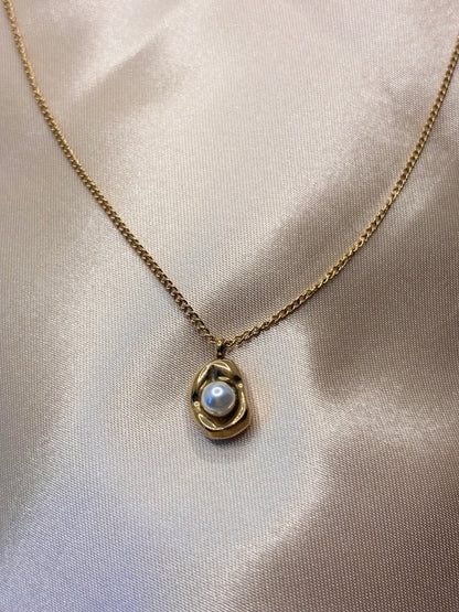 Aurora Pearl Necklace & Pendant