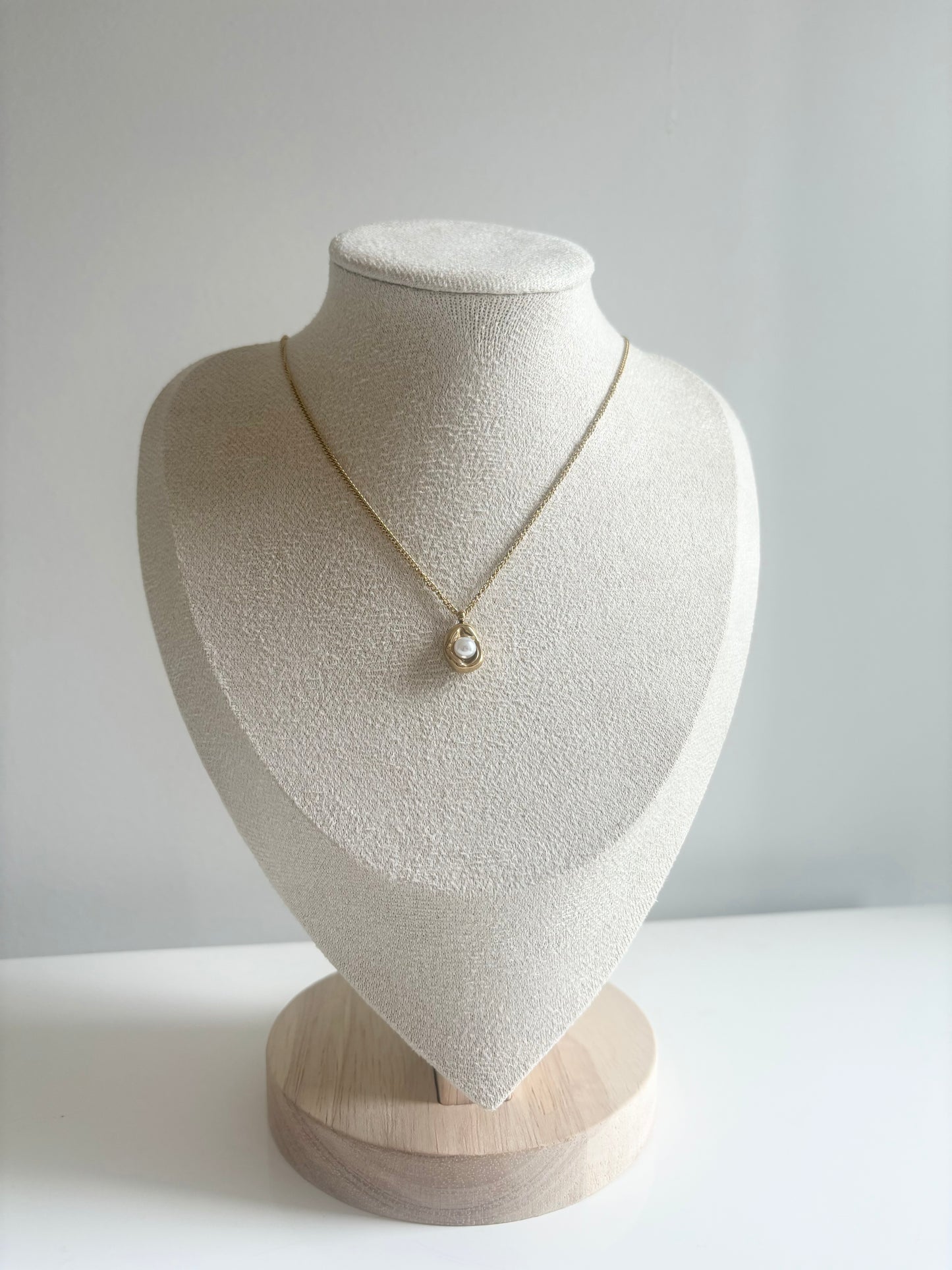 Aurora Pearl Necklace & Pendant