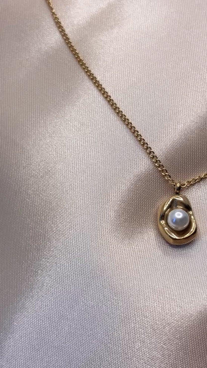 Aurora Pearl Necklace & Pendant